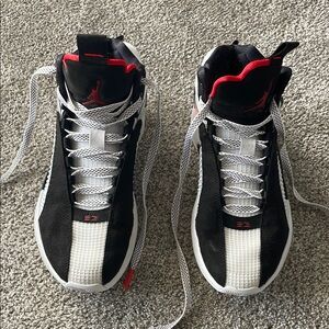 Jordan Men's Black and White Sneakers